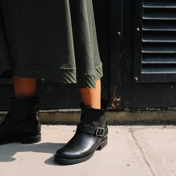 Frye Veronica Pull On Black Leather Short Booties - Picture 2 of 16